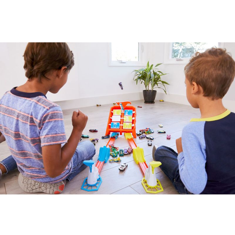 Pista-de-autos-vueltas-y-choques-HOT-WHEELS-1