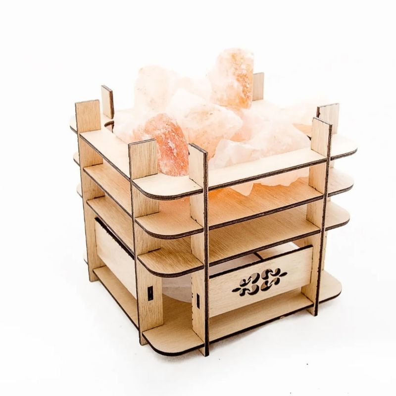 Lampara-de-sal-con-base-en-madera-11x11x10-cm-2