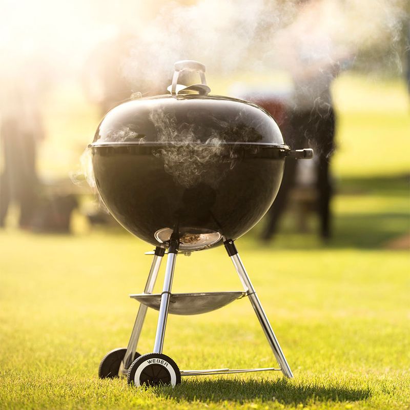 Barbacoa-a-carbon-18-Pulgadas-con-ruedas-WEBER-1