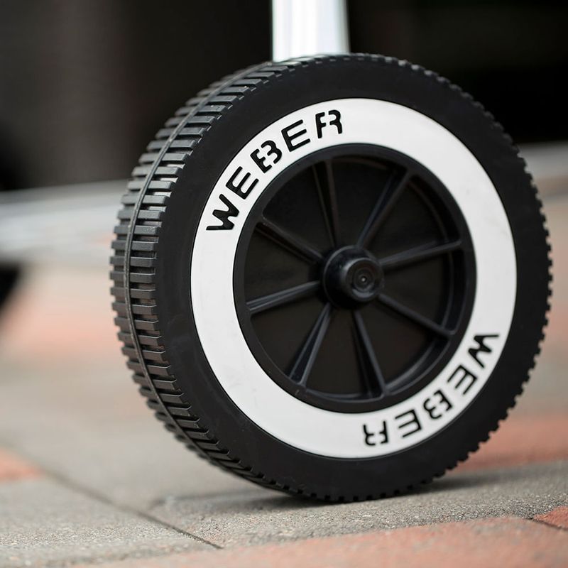 Barbacoa-a-carbon-18-Pulgadas-con-ruedas-WEBER-4