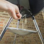 Barbacoa-a-carbon-18-Pulgadas-con-ruedas-WEBER-7